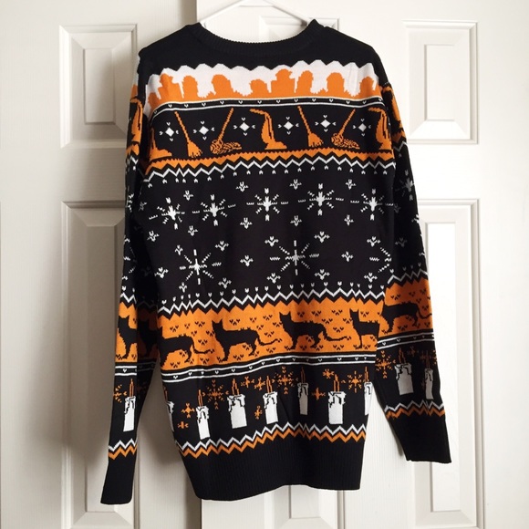 SOLD NWT Hocus Pocus Halloween Sweater - Picture 2 of 6